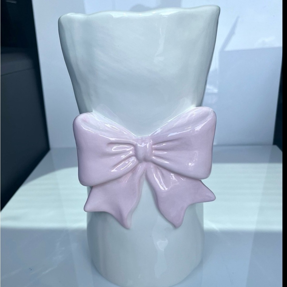 Viral Pink Bow Flower Vase